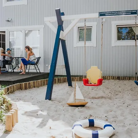 Marynarskie Domki Przy Placu Zabaw Casa vacanze *